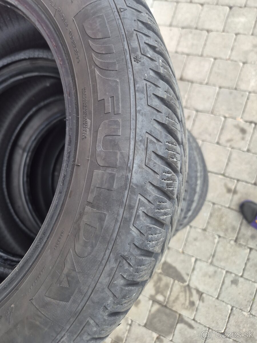 Predam celorocne pneu 215/55r16 - 2