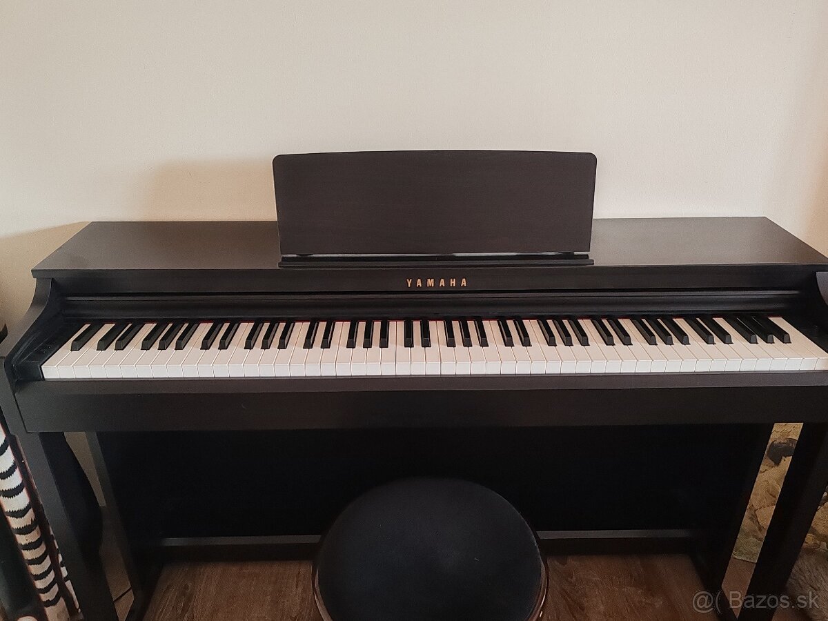 Digitálne piano YAMAHA Clavinova CLP525 - 2