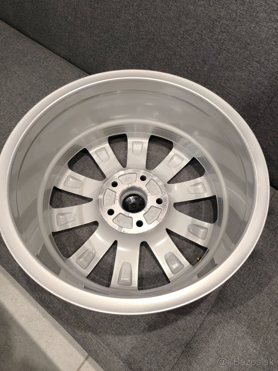 Elektróny 5x120 R17 Vw T6 - 2