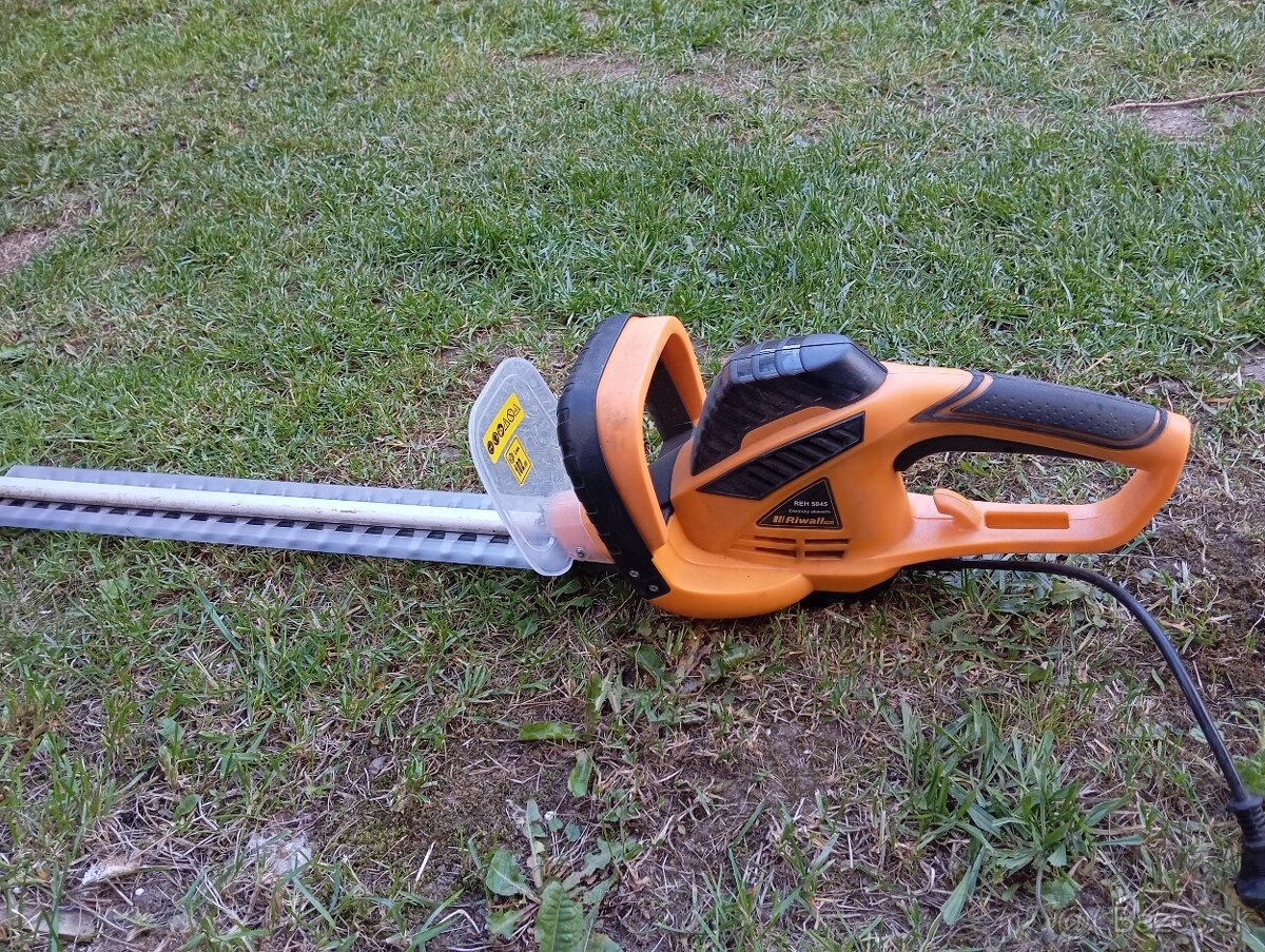 Plotostrih s elektrickým motorom Riwall PRO - 2