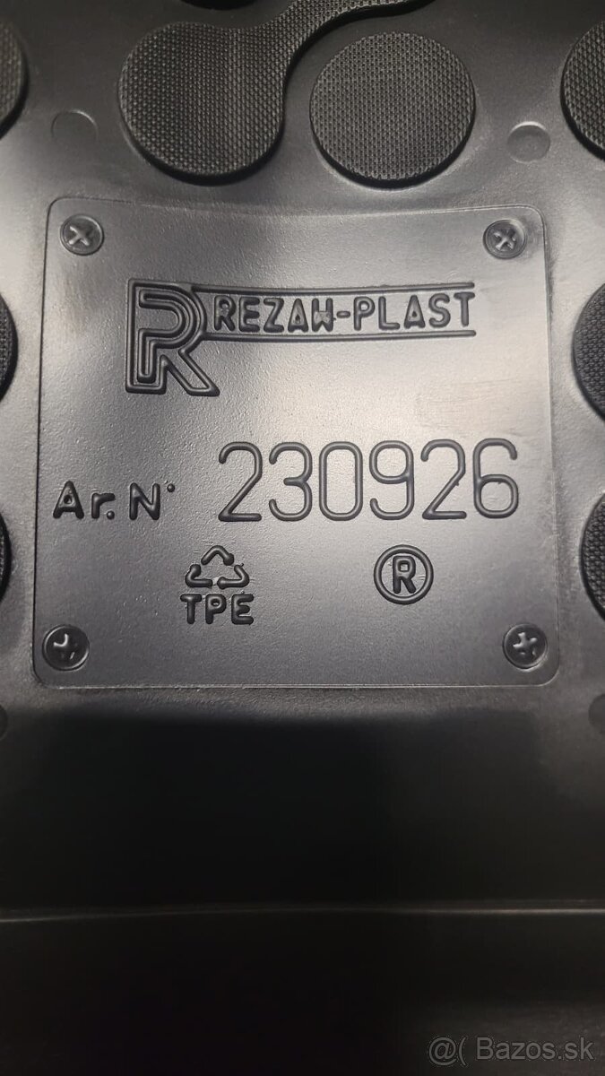 Gumena vanicka do kufra Mercedes W204 - 2