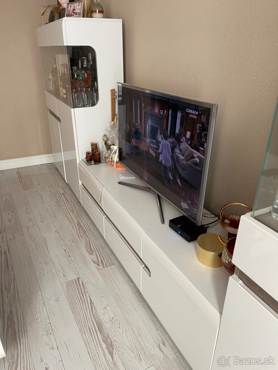 Obývacia stena + stolík - 2