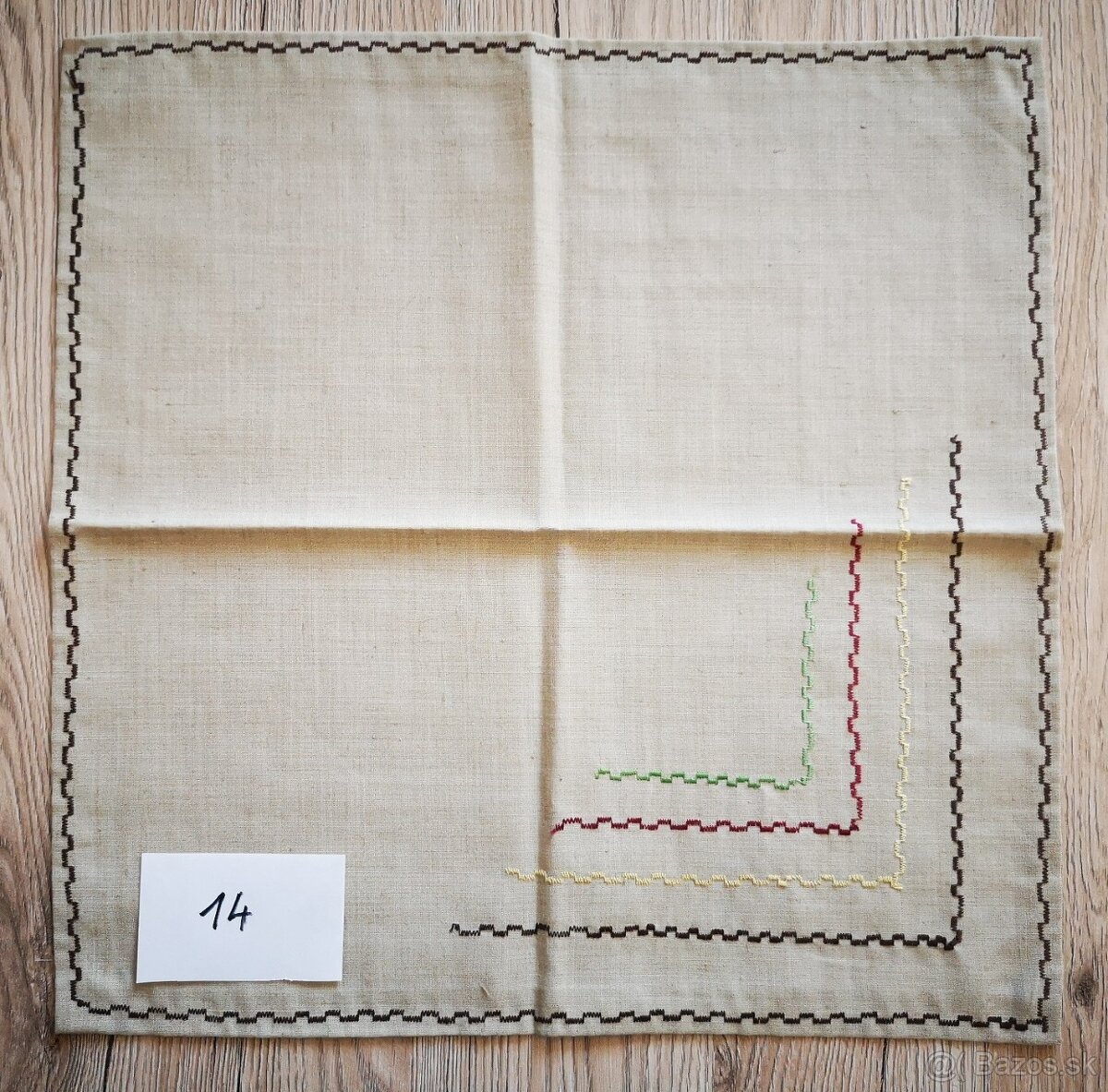 Háčkovaná dečka a vyšívané obrusy. - 2