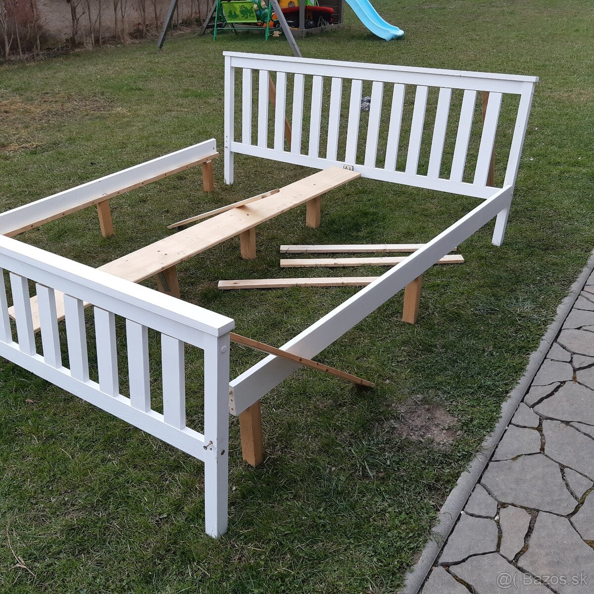 Drevená roštová posteľ s matracom - 2