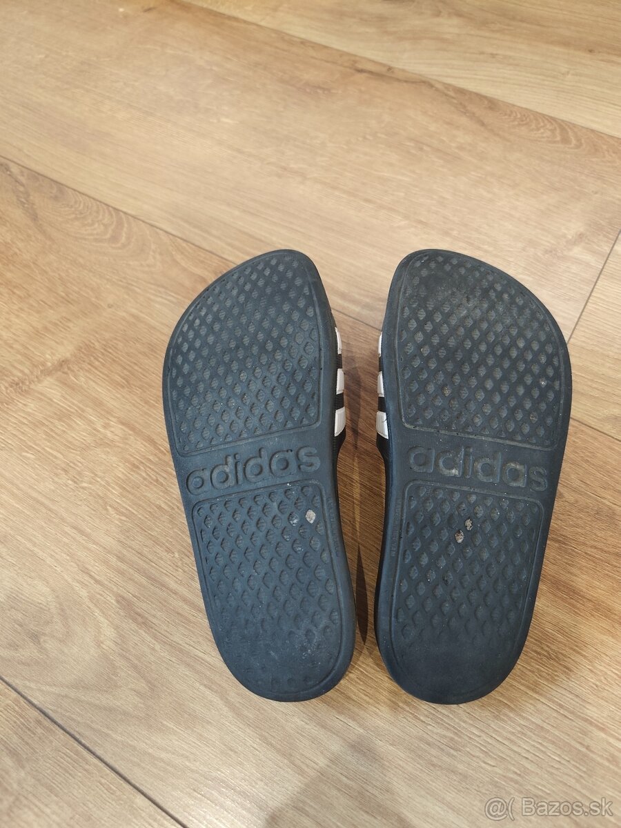 Šľapky Adidas veľ.33 - 2