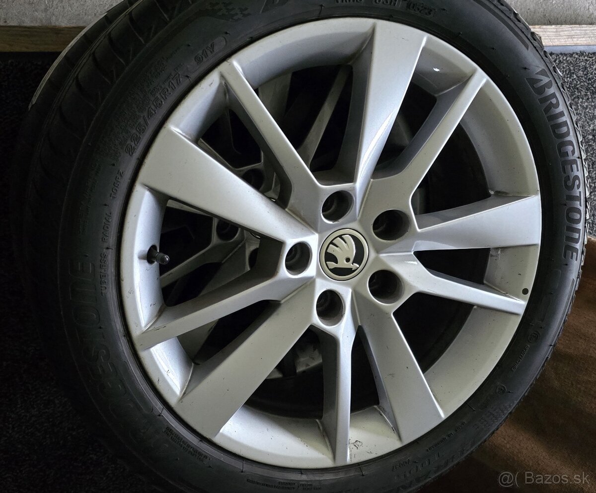5x112,r17,ŠKODA,7Jx17,et49-225/45-Dunlop - 2
