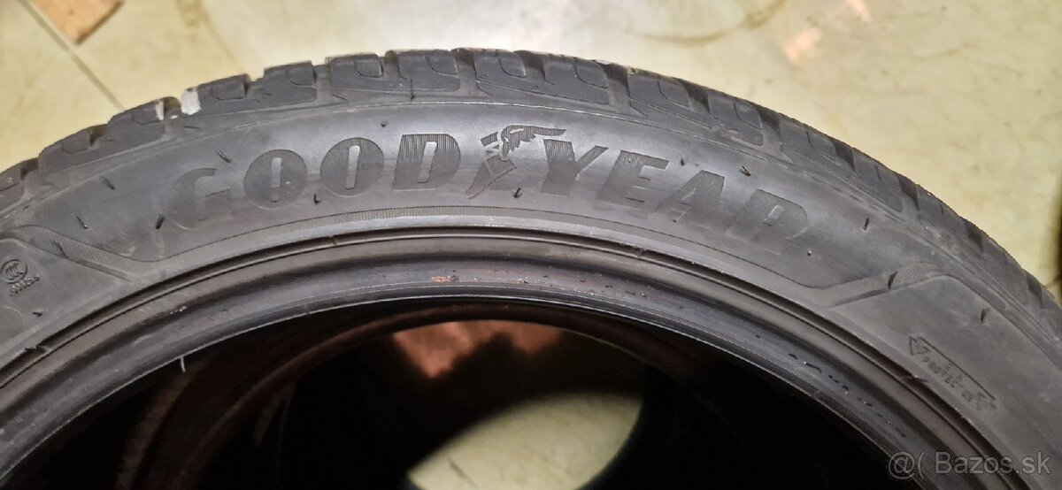 Predam 4ks zimnych pneu goodyear - 2