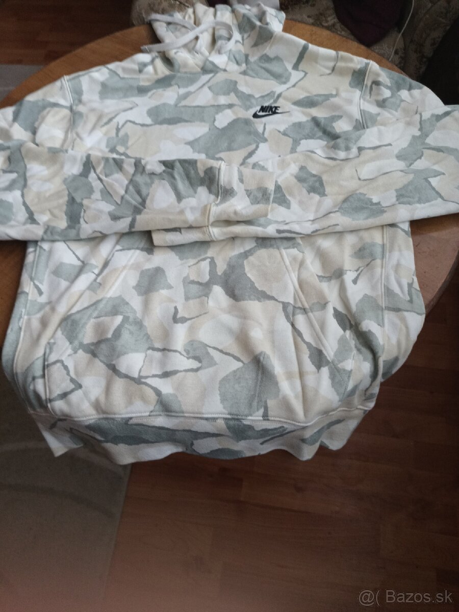 Predám mikinu NiKE a kraťasy - 2