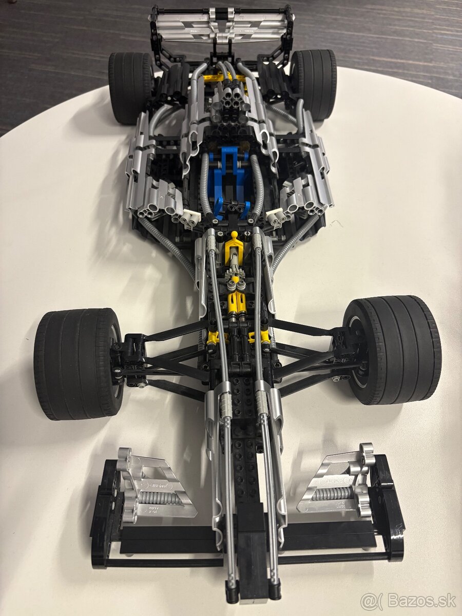 LEGO Technic Silver Champion 8458 - 2