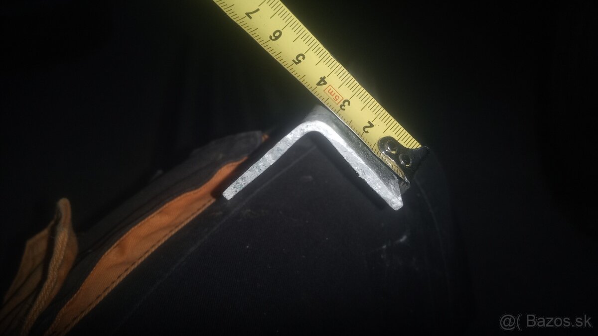 Oceľový uholník - 2