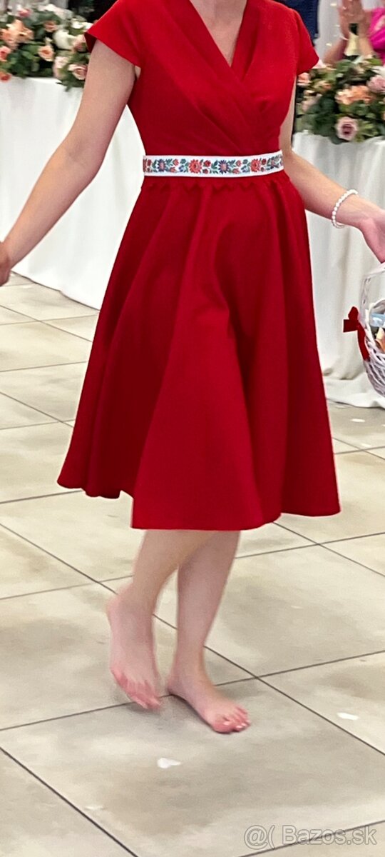 Červené šaty - 2