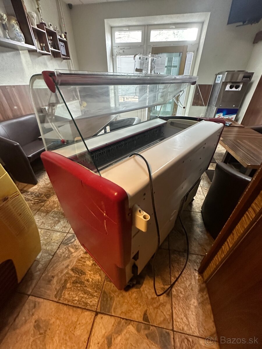 Zmrzlinová vitrína - 2