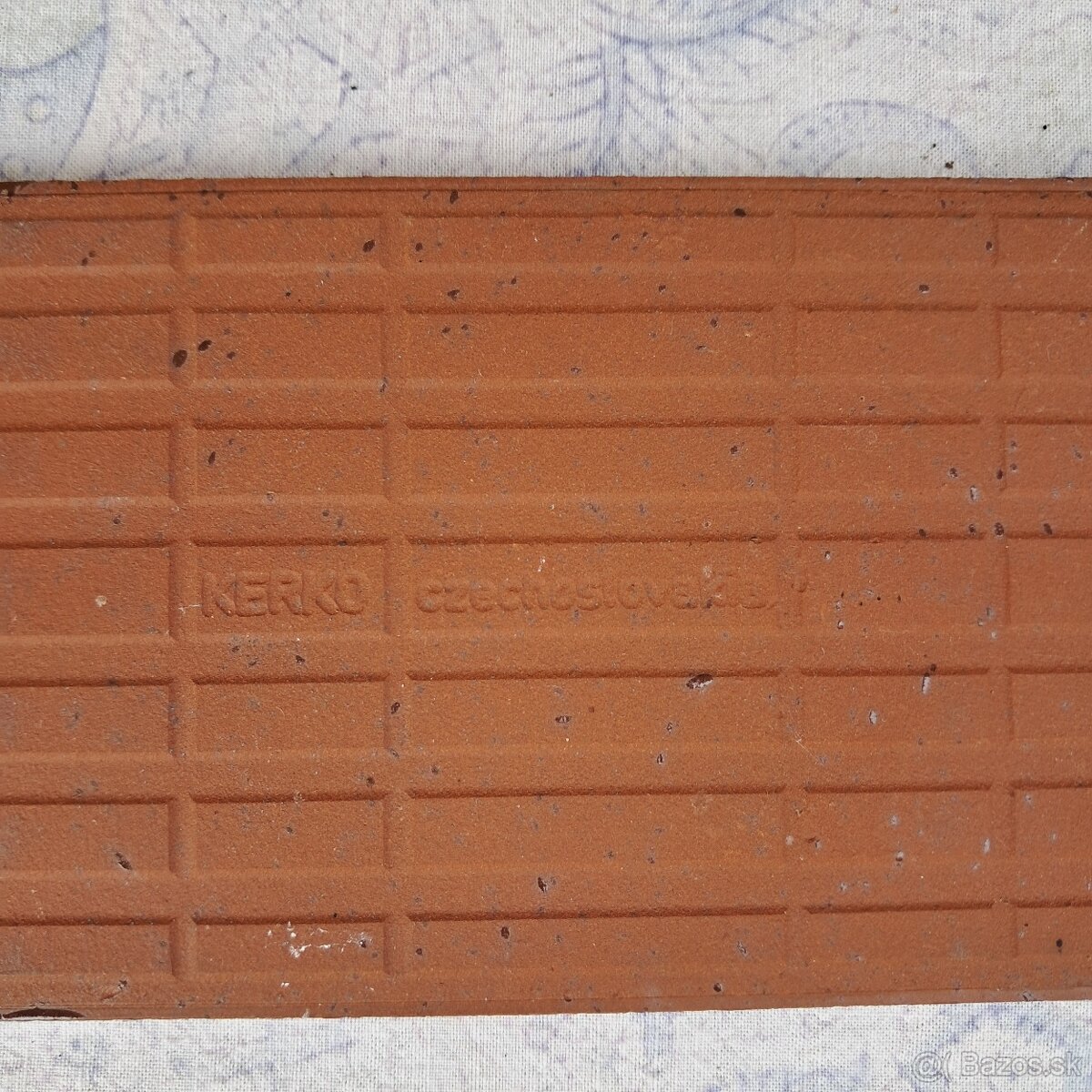 Retro dlažba – hnedá lesklá - 0,30€ za ks - 2