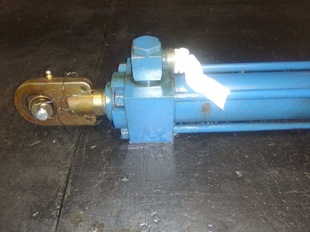 Predám hydraulický piest MANNESMANN - 2