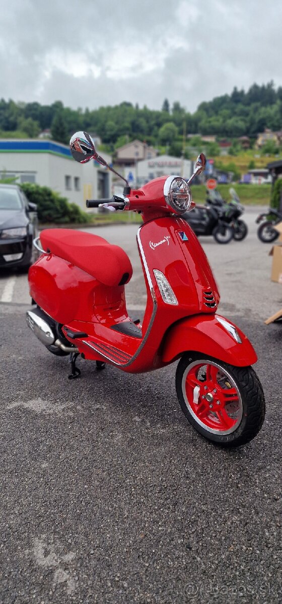 Vespa Primavera 125 Red - 2