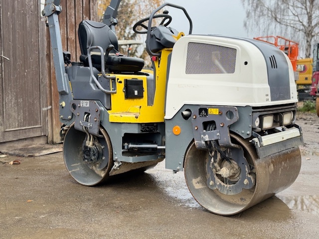 Vibrační válec Dynapac CC800 - 2