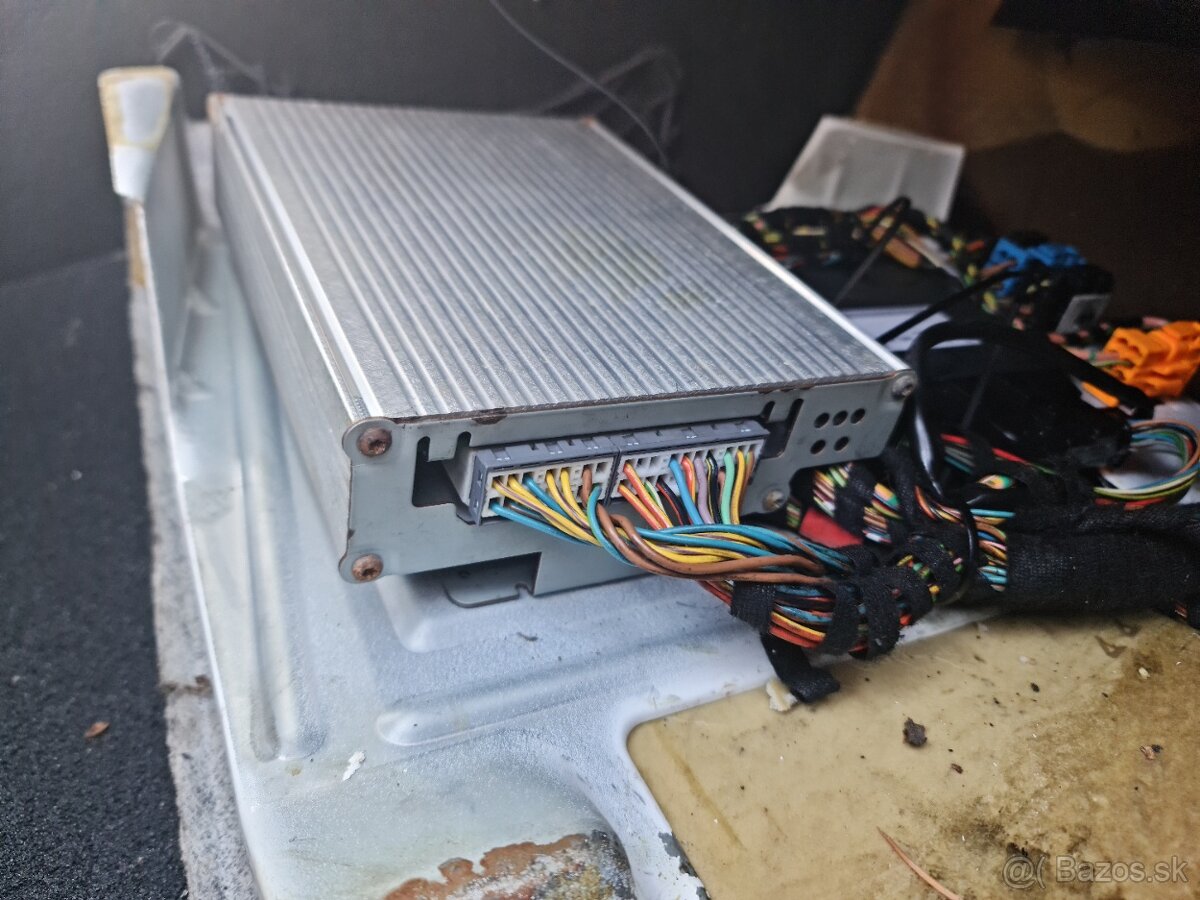 Kúpim zosilňovač autorádia Chrysler crossfire - 2