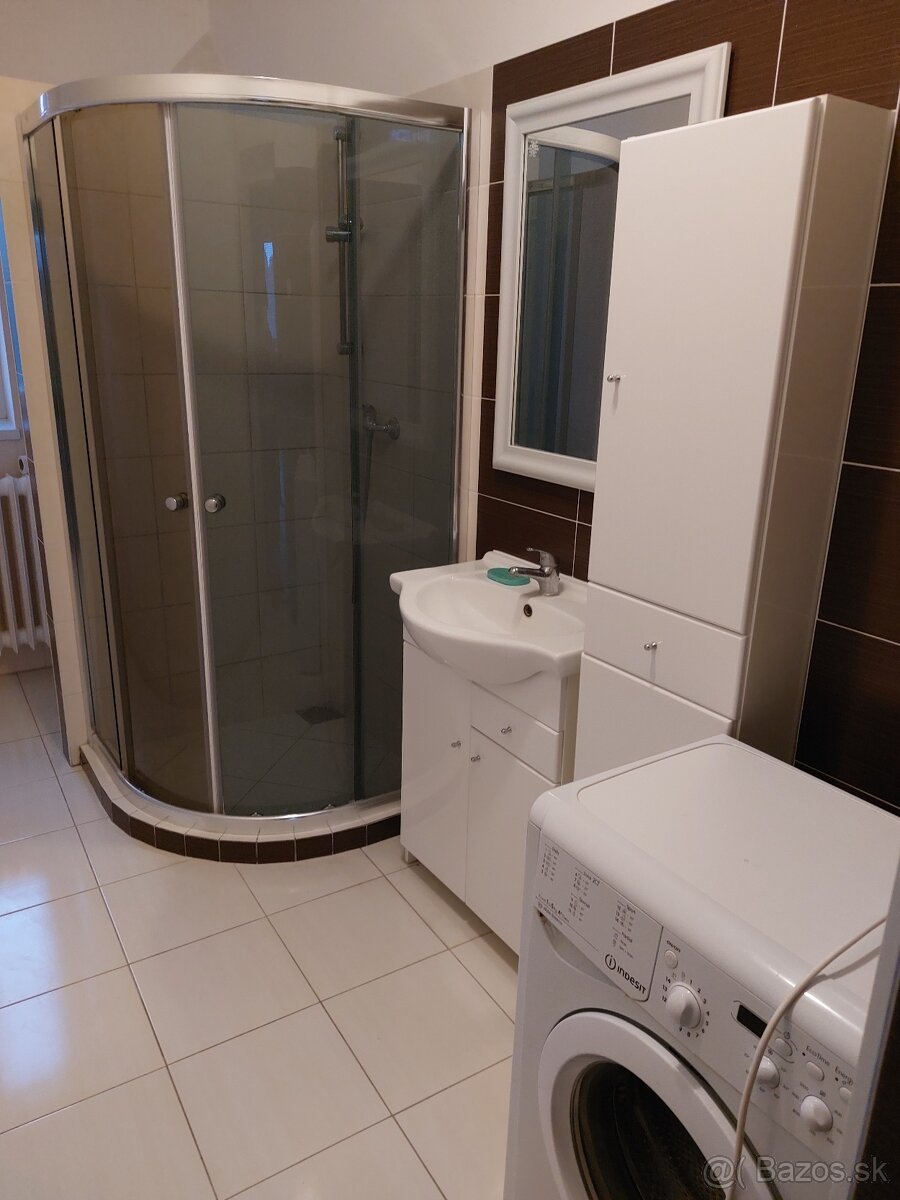 3 izb. byt v rodinnom dome 10 min. od PO s parkov, záhr. - 2