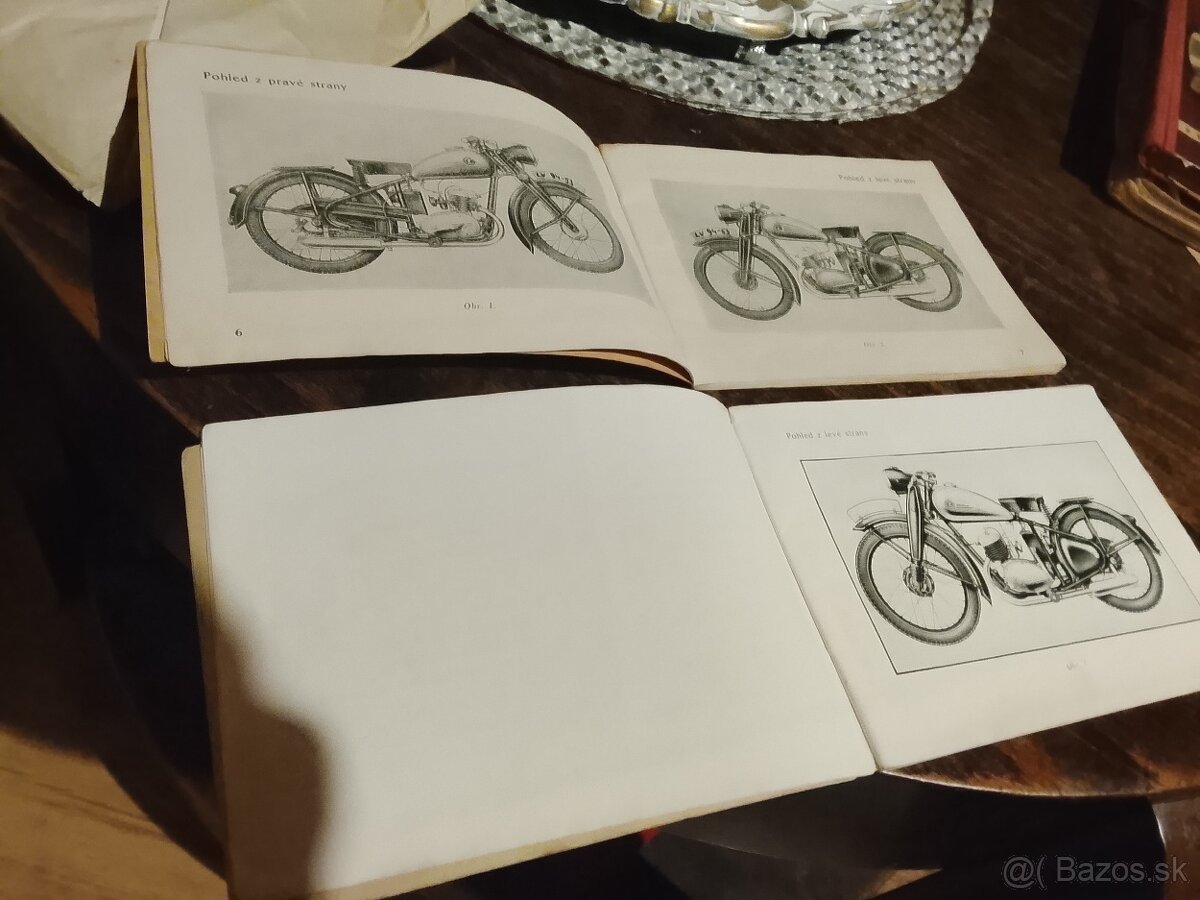 kniha, brožúra a legitimácia - 2