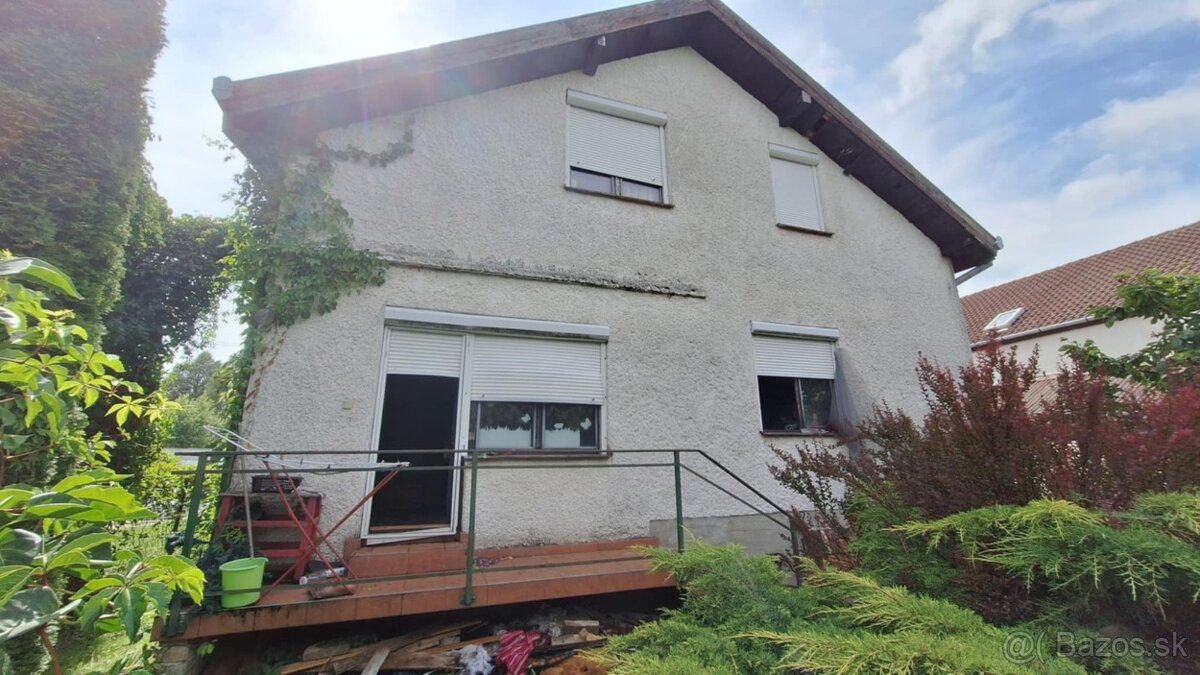 PREDAJ-4 izbový poschodový rodinný dom s garážou v Nesvadoch - 2