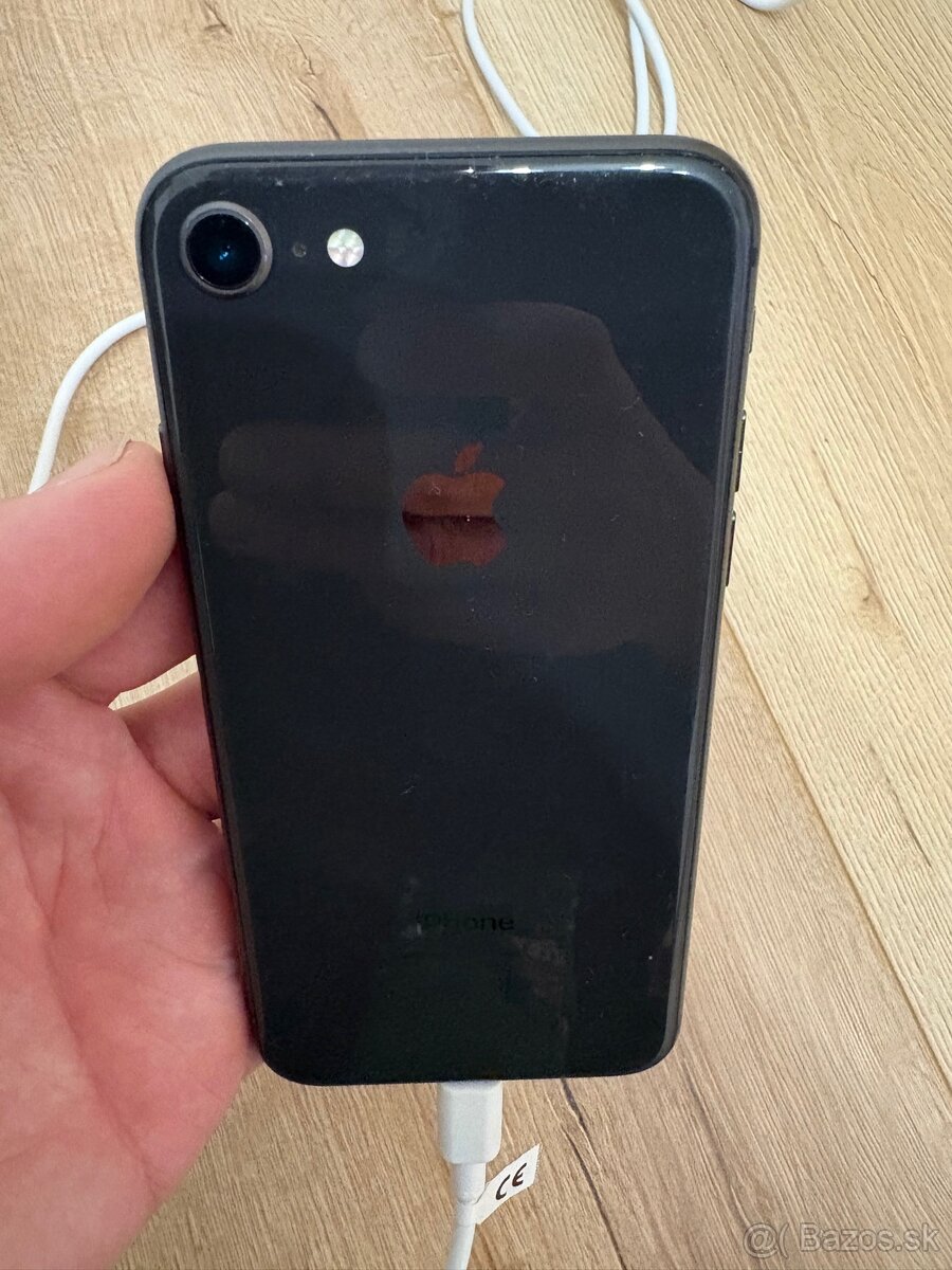 iPhone 8 64GB - 2