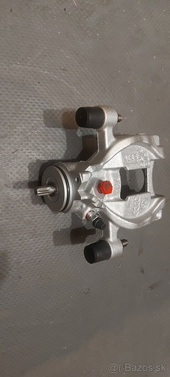 Zadny brzdovy strmeň superb III - 2