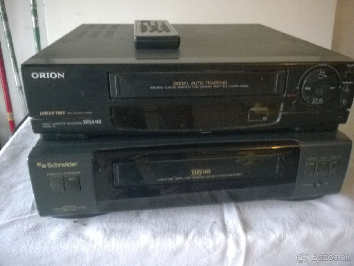 staré VHS prehrávače - 2