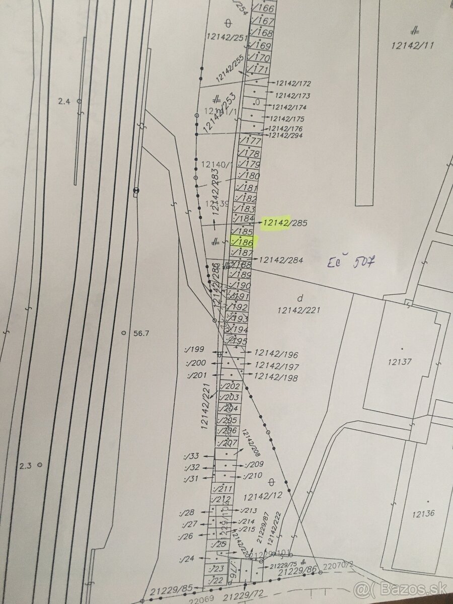 Garáž s pozemkom a cestou pred garážami - 2