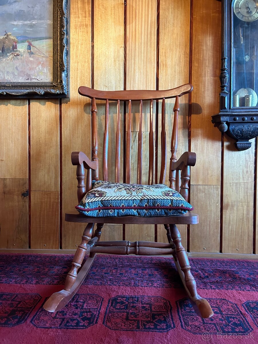Starožitné hojdacie kreslo – masívne drevo (450 €) - 2