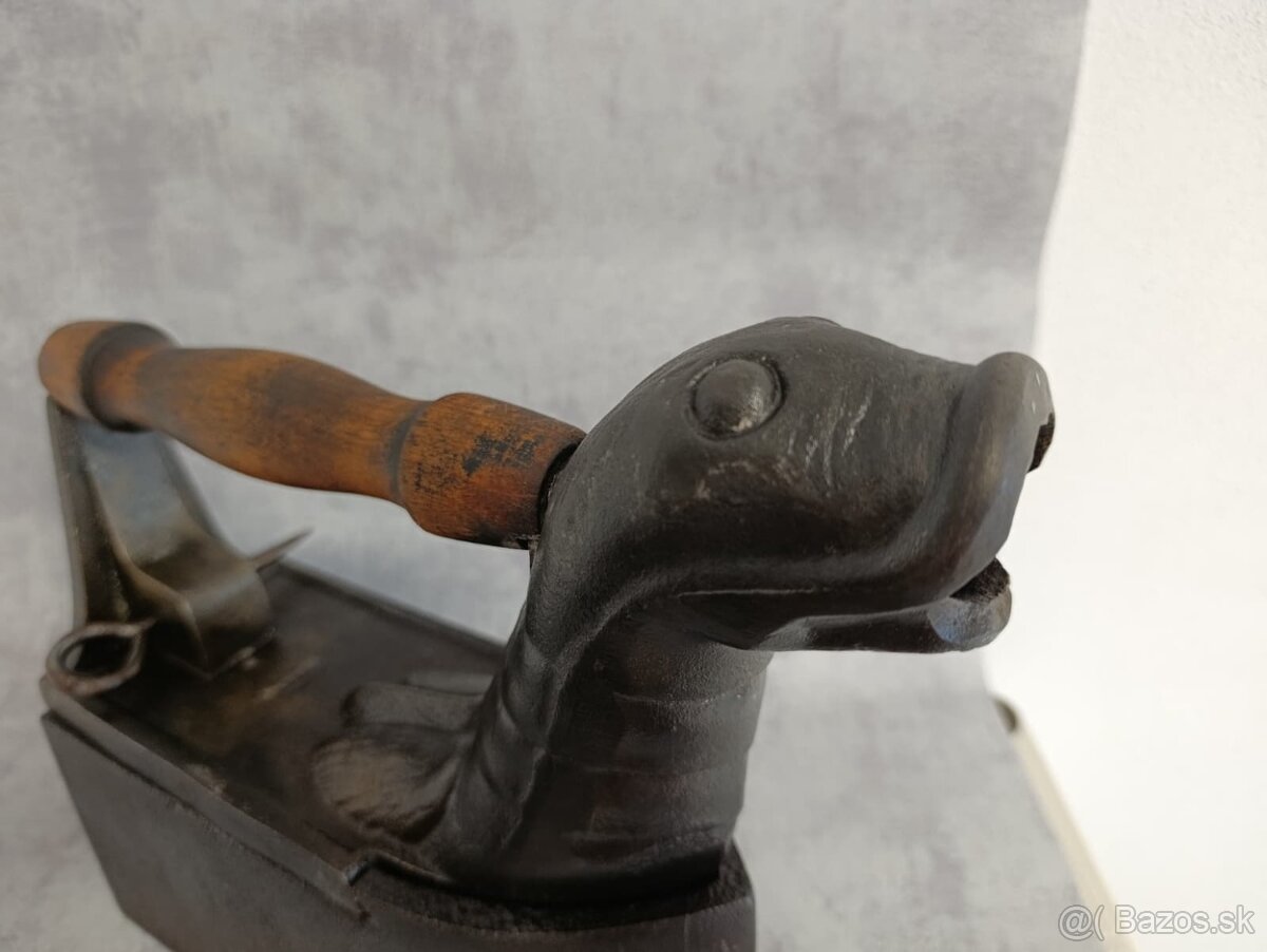Obrovská komínová velmi stará sbírková žehlička 9,65kg - 2