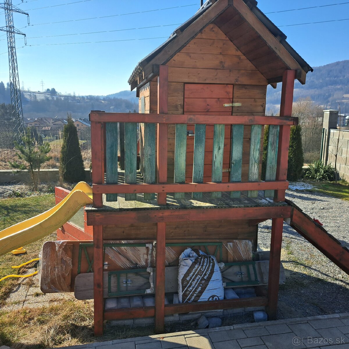 Detský domček so šmýkľavkou a dvojitou hojdačkou - 2