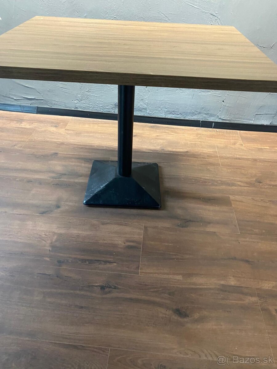 Čierna stolová podnož - 2