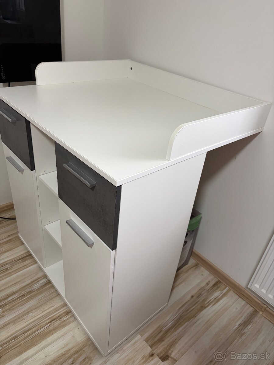 Prebaľovací pult - 2