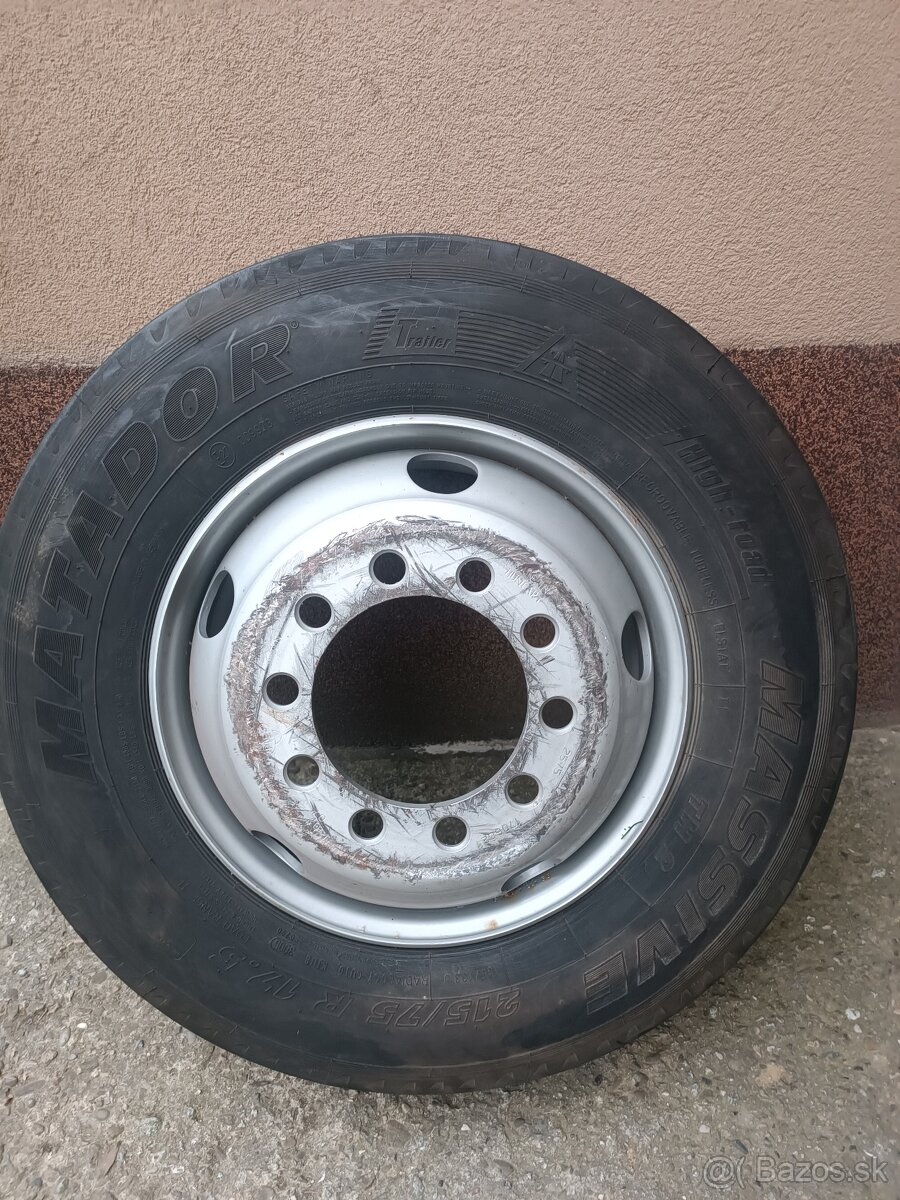 Predám pneumatiku s diskom 215/75 r17 - 2