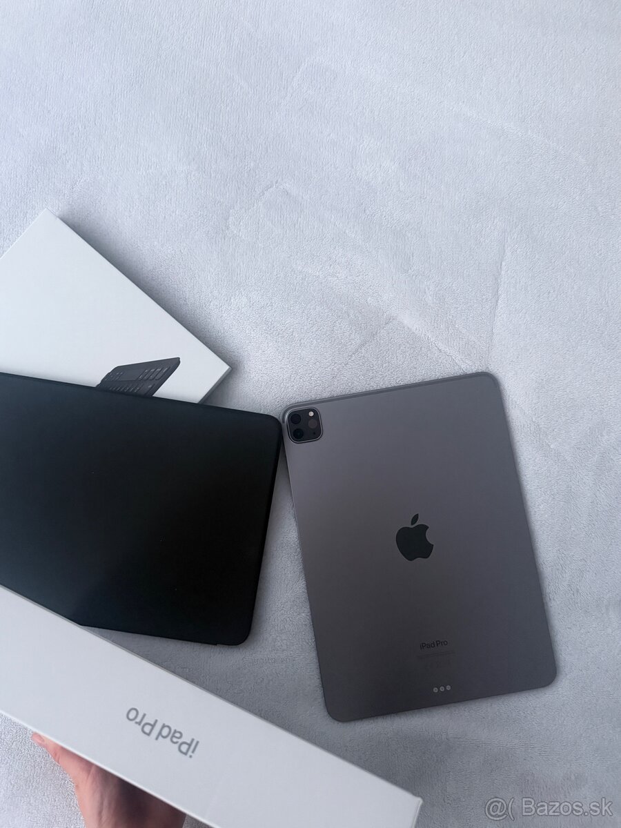 iPad Pro 11" (4. generácia) s kapacitou 256 GB . - 2