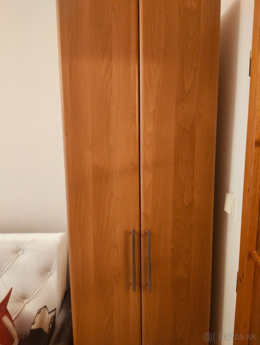 Zachovalá šatníková skriňa - 2