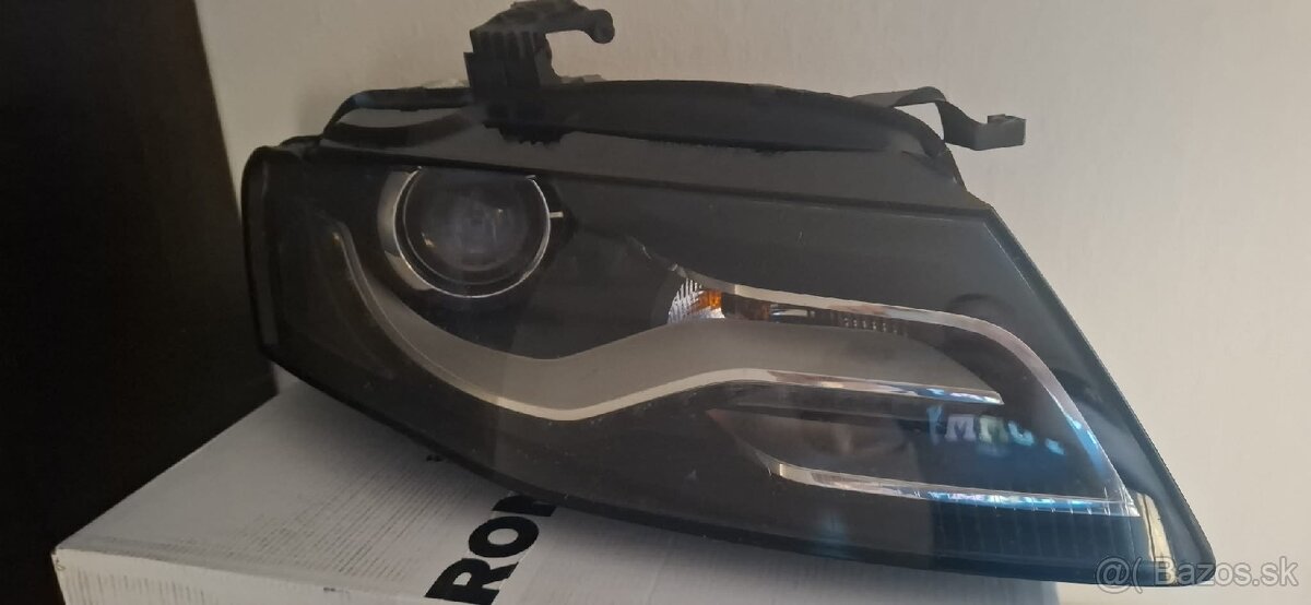 Pravý xenón Audi A4 B8 2008-12 - 2