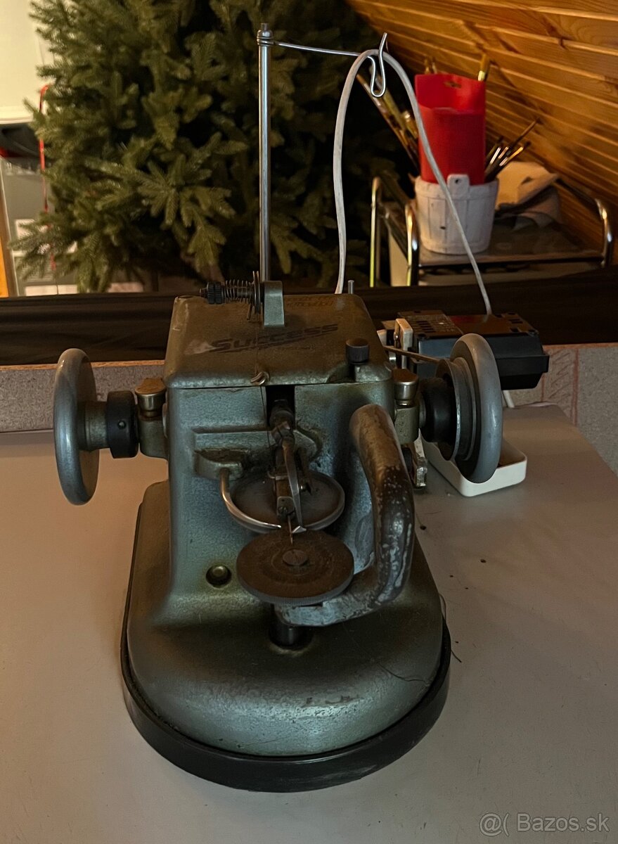 Kozusnicky šijací stroj - 2