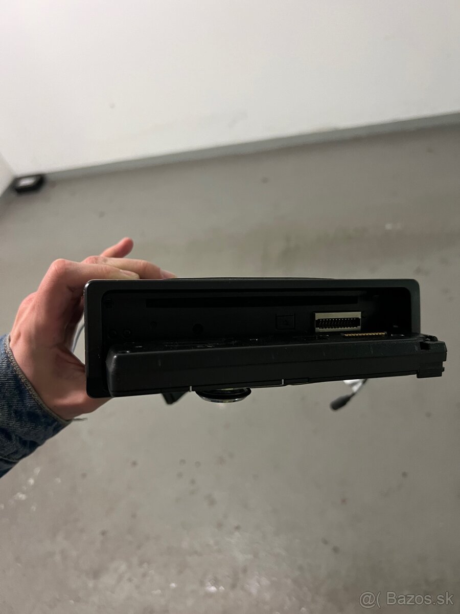 Autorádio LG LCS510IR – USB / MP3 / CD / AUX - 2