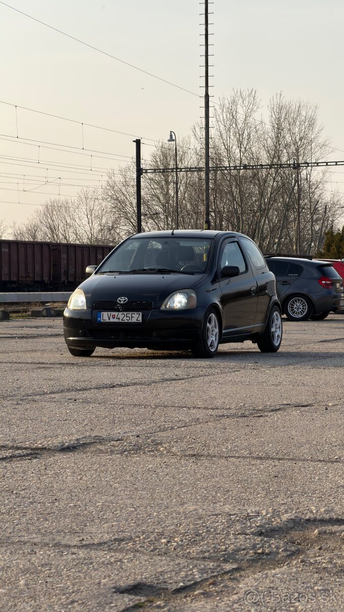 Toyota yaris 1.0 VVTi - 2