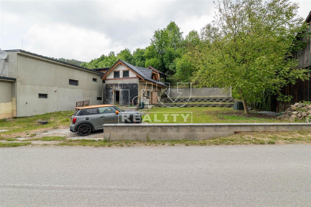 Rozostavaný rodinný dom v malebnej obci Paština Závada s... - 2