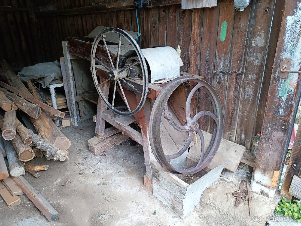 Rezačka sečka starožitná s motorom - 2