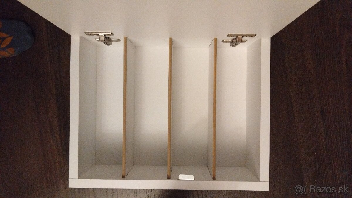 Lekárnička s poličkami - 2