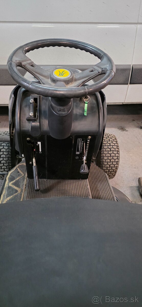 Traktorová kosačka. - 2