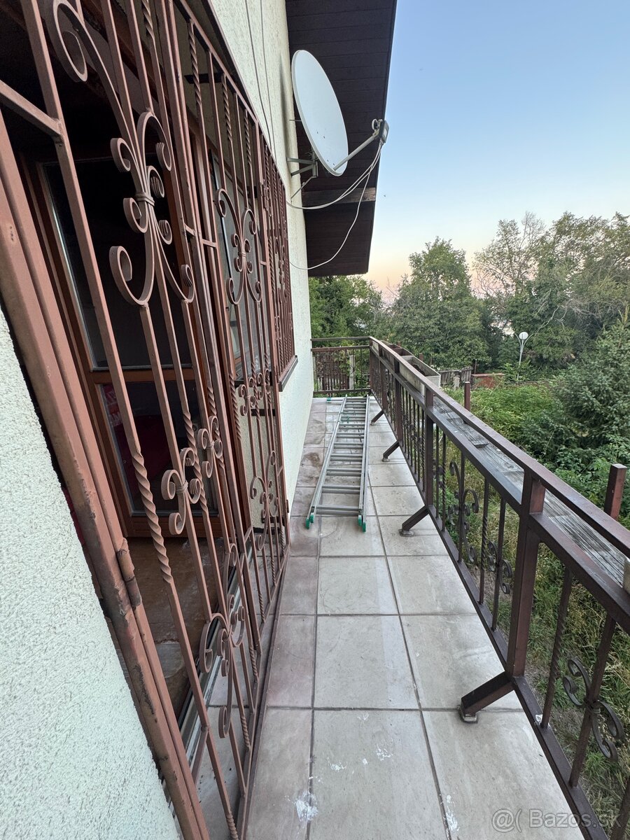 Predám kované mreže na okná a zábradlie na balkón - 2
