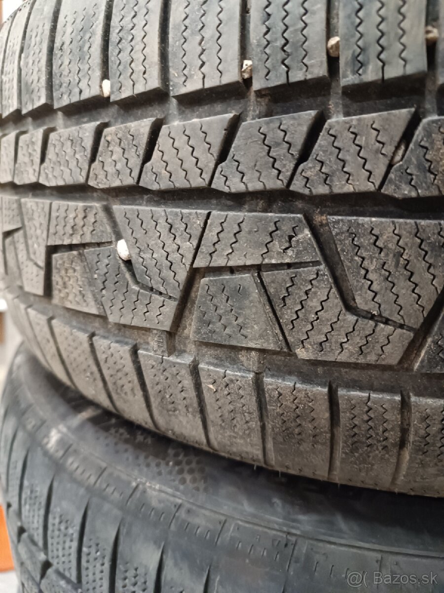 Predám zimné pneumatiky 225/55R17 - 2