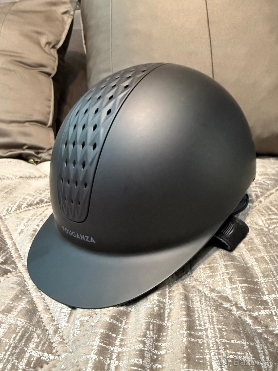 Predám set na jazdenie pre dievča - prilba, čižmy, rukavice. - 2