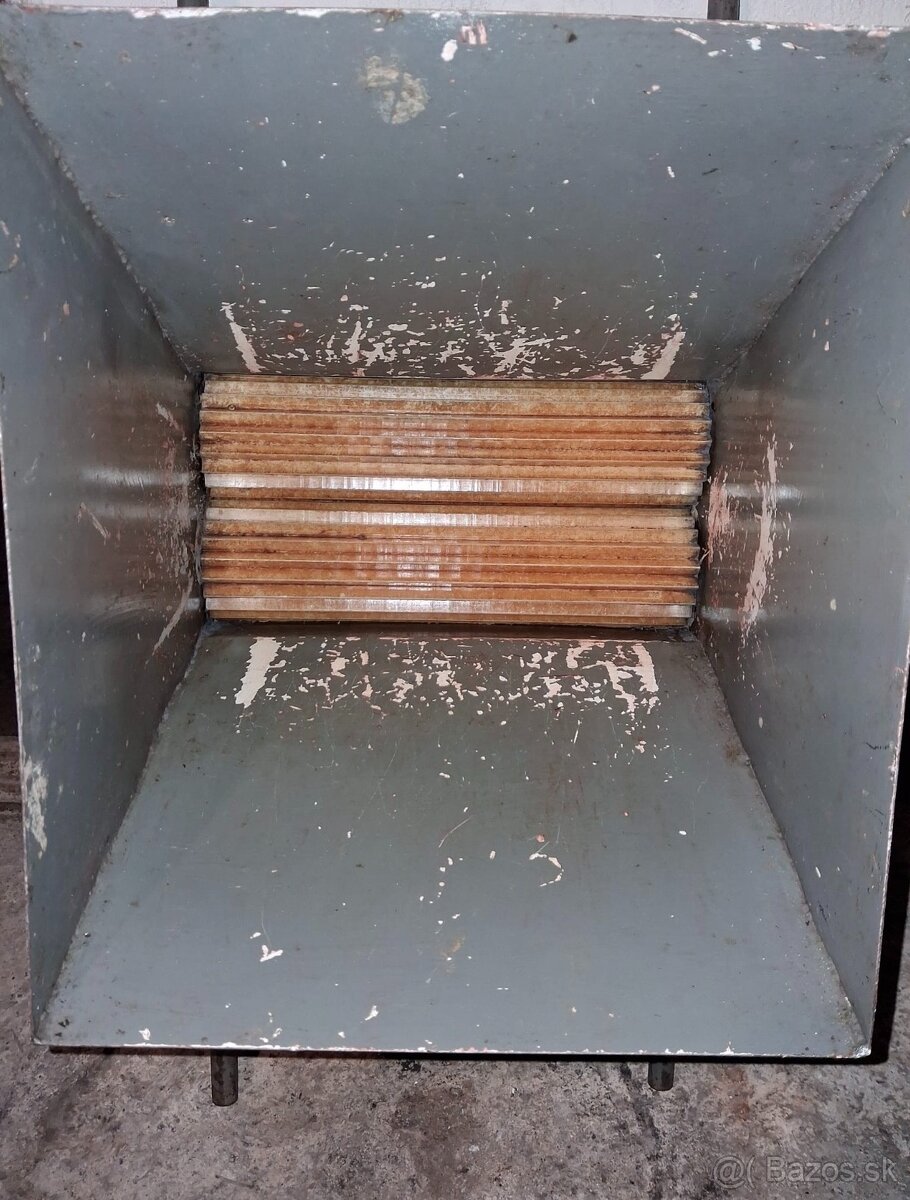 Mlyncek na hrozno s elektrickym pohonom 380V - 2