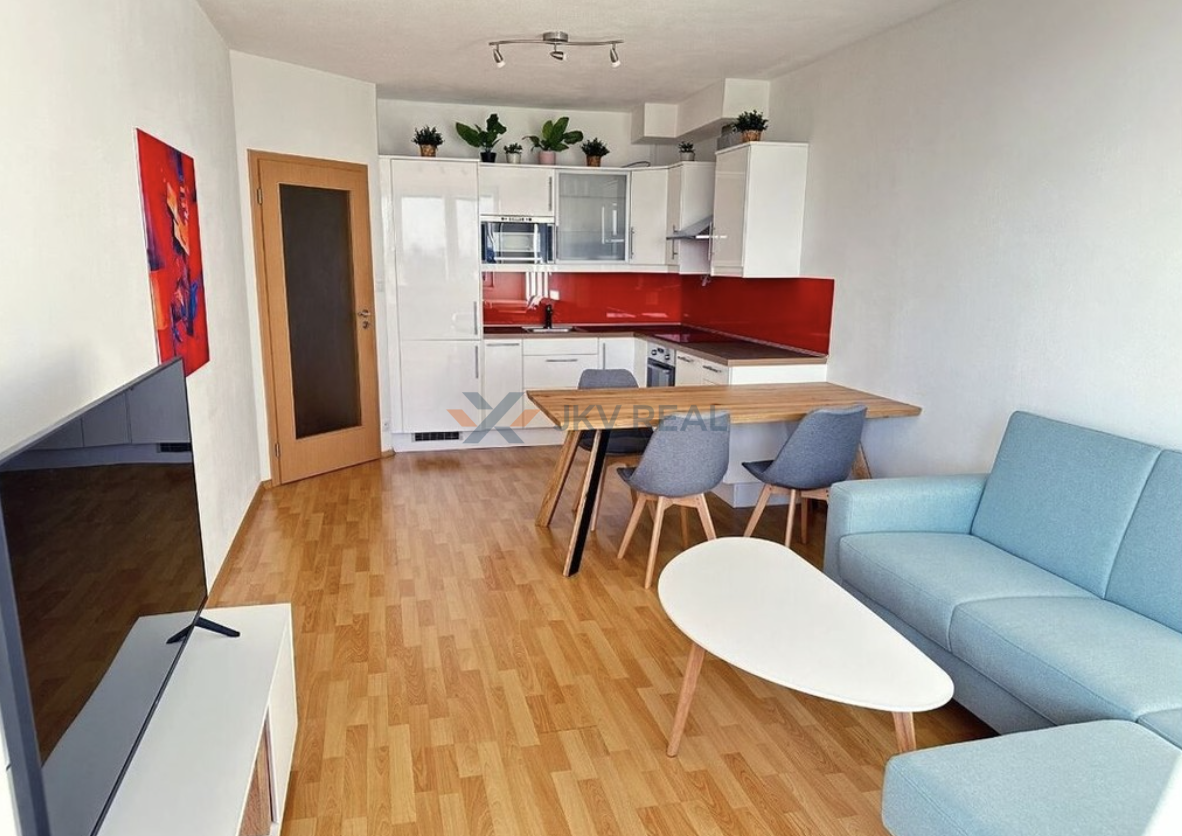 2-izbový byt s balkónom v projekte Jégeho alej, v m.časti Ru - 2