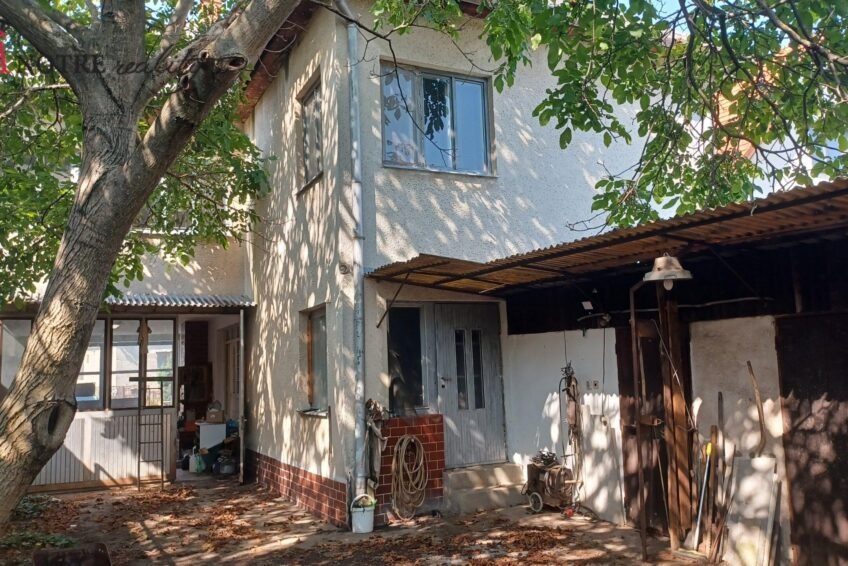 Rodinný dom v malebnej obci Stredné Plachtince okres VK - 2